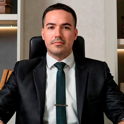 Dr. Sebastián Lobos